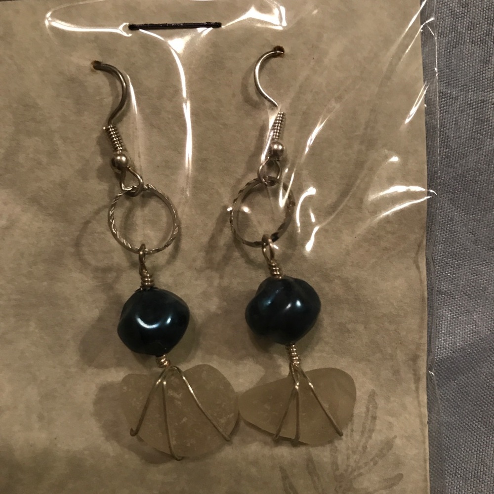Earrings - Picture 2 of 8